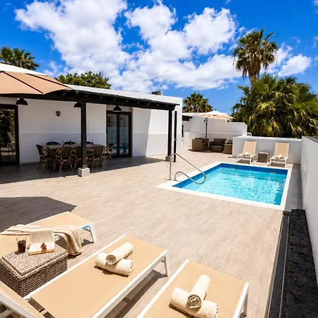 Villa - Vista Oceana - Stunning 5 Bedroom Modern With Private Heated Pool And Ocean Views