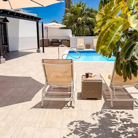 - Vista Oceana - Stunning 5 Bedroom Modern With Private Heated Pool And Ocean Views * Playa Blanca (Lanzarote)