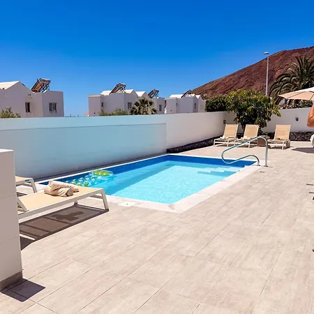 Villa - Vista Oceana - Stunning 5 Bedroom Modern With Private Heated Pool And Ocean Views Playa Blanca (Lanzarote)
