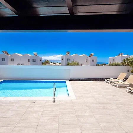 Villa - Vista Oceana - Stunning 5 Bedroom Modern With Private Heated Pool And Ocean Views
