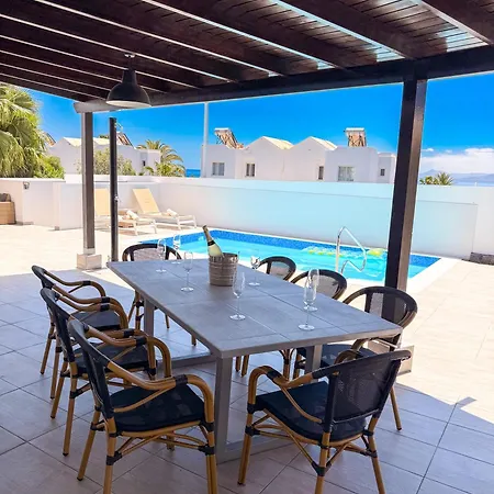 - Vista Oceana - Stunning 5 Bedroom Modern With Private Heated Pool And Ocean Views * Playa Blanca (Lanzarote)