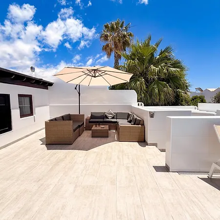- Vista Oceana - Stunning 5 Bedroom Modern With Private Heated Pool And Ocean Views Villa Playa Blanca (Lanzarote)