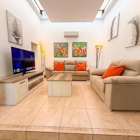 - Vista Oceana - Stunning 5 Bedroom Modern With Private Heated Pool And Ocean Views Playa Blanca (Lanzarote)