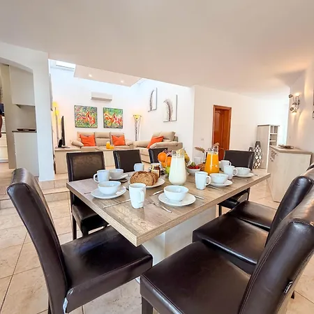 - Vista Oceana - Stunning 5 Bedroom Modern With Private Heated Pool And Ocean Views * Playa Blanca (Lanzarote)