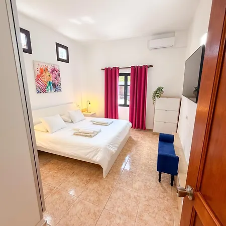 - Vista Oceana - Stunning 5 Bedroom Modern With Private Heated Pool And Ocean Views Playa Blanca (Lanzarote)