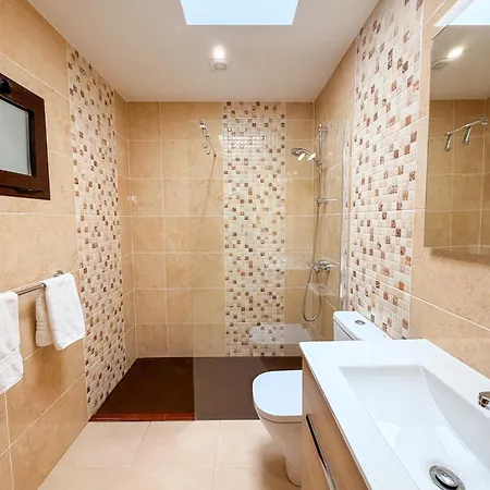- Vista Oceana - Stunning 5 Bedroom Modern With Private Heated Pool And Ocean Views
