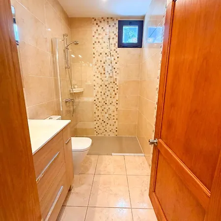 - Vista Oceana - Stunning 5 Bedroom Modern With Private Heated Pool And Ocean Views Villa Playa Blanca (Lanzarote)
